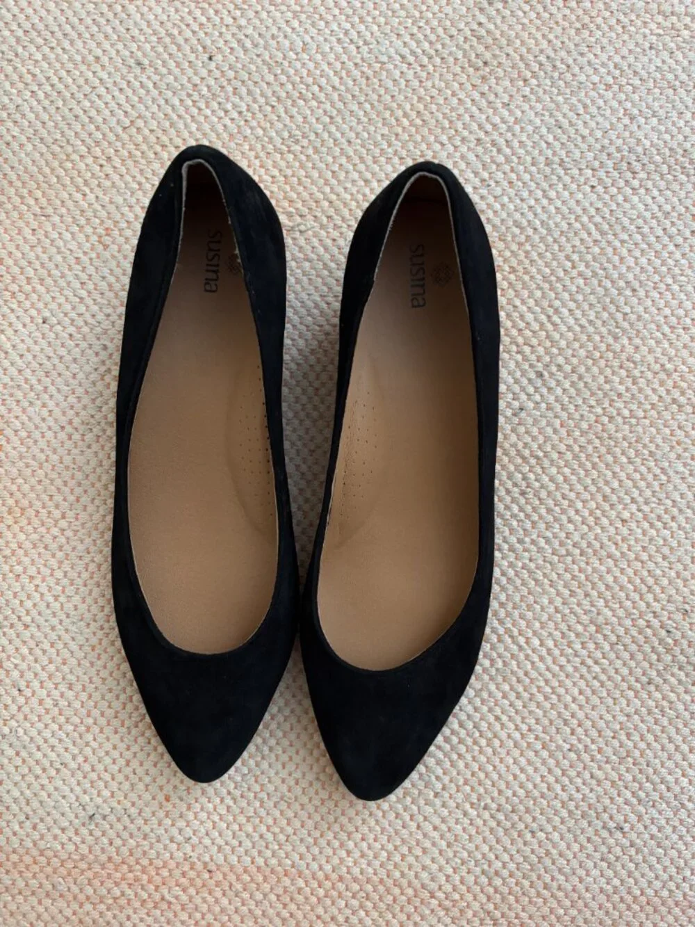 Susina Black Suede Wedge Pumps Pointed Toe Sz 9.5